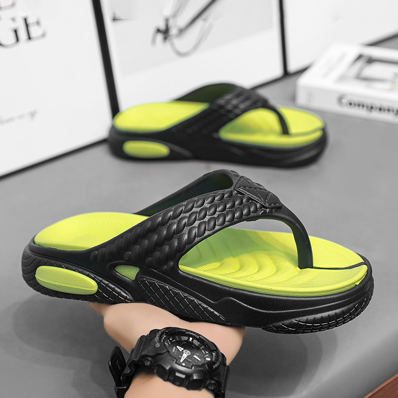 Men Flip Flops Outdoor Indoor Slippers Comfortable Thick Sole Trendy Mens Beach Sandals Non-slip Bathroom Home Men's Slippers