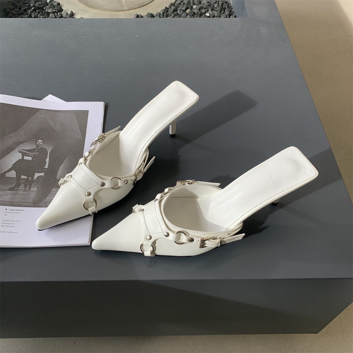 Spring New Brand Women Slipper Fashion Buckle Pointed Toe Ladies Sandal Outdoor Slip on Mules Shoes Thin Heel Pumps Mules Slides