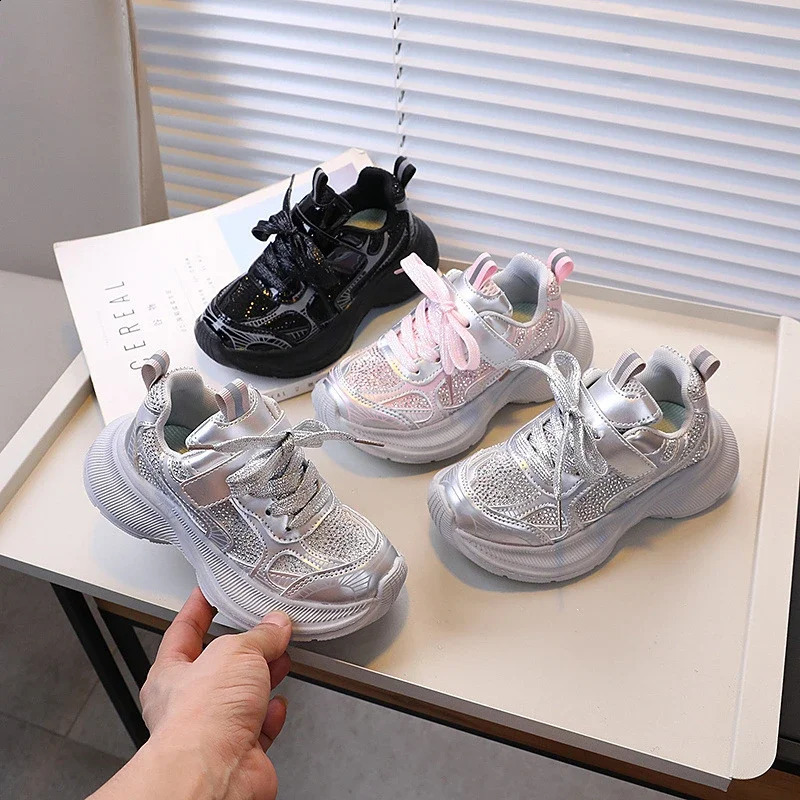 Girls and childrens sports shoes anti slip short and chubby school running casual shoes fashionable version childrens basketball shoes and autumn 2409