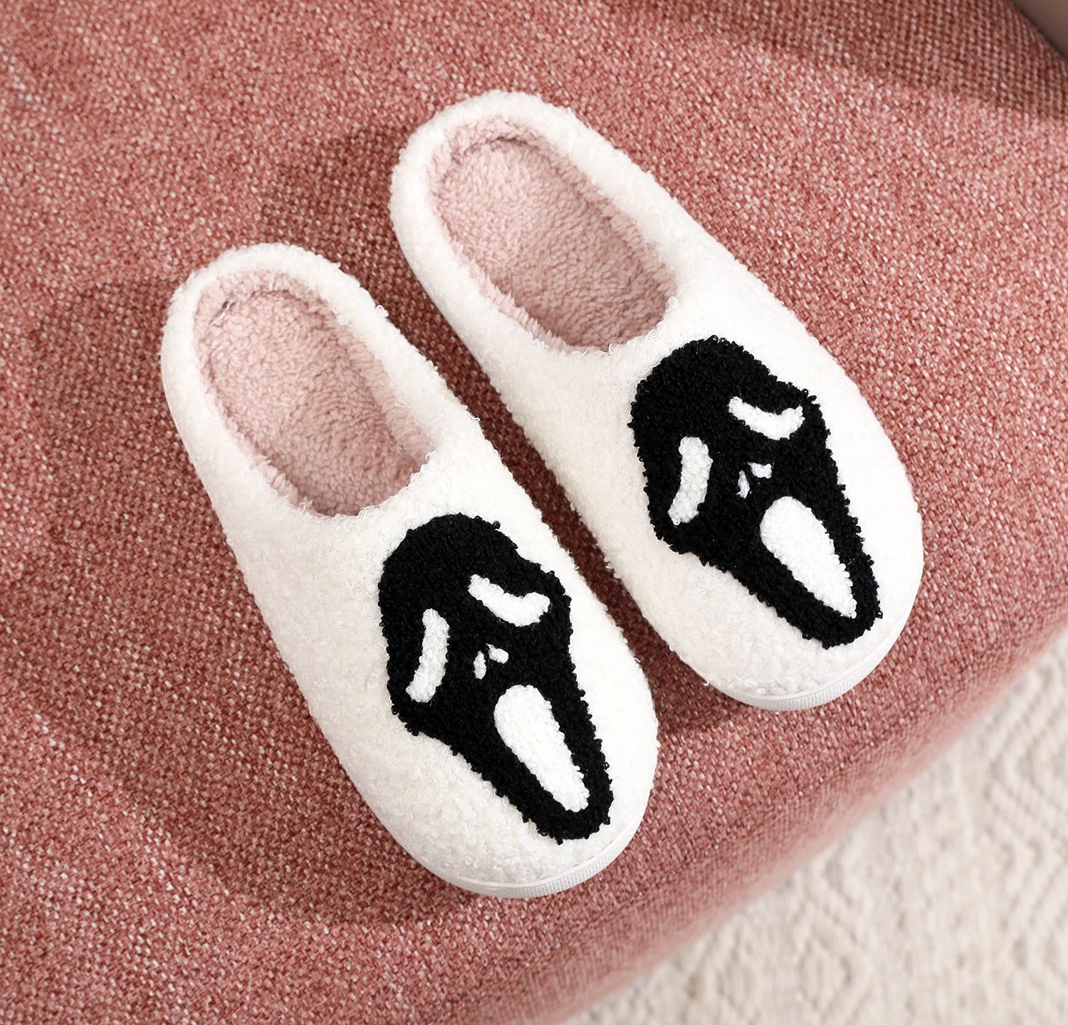 Cotton slippers for men and women at home, winter skeleton scream slides, cotton slippers, smiling face mules, plus size shoes 36-47 Halloween New Sty