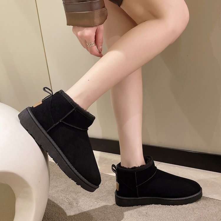 high quality Boot European Style 2024 New Autumn/Winter Women's Snow Boots Classic Fashion Short Sleeved Boots, Comfortable And Plush Thick Warm 