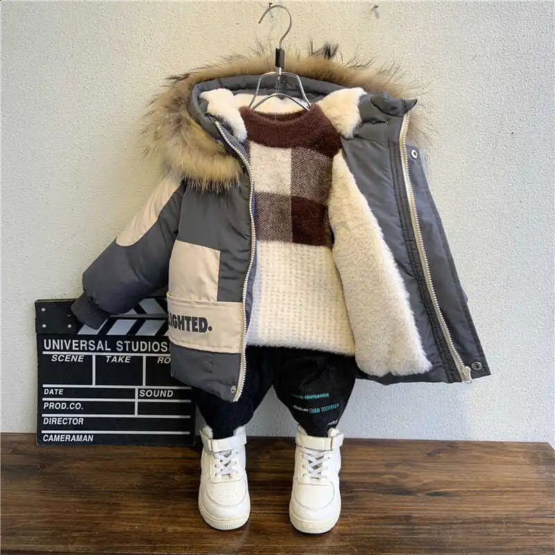 Winter Boys Coat 2023 Baby Fur Collar Hooded Cotton Plus Velvet Thicken Warm Jacket For Childrens 28Years 240905