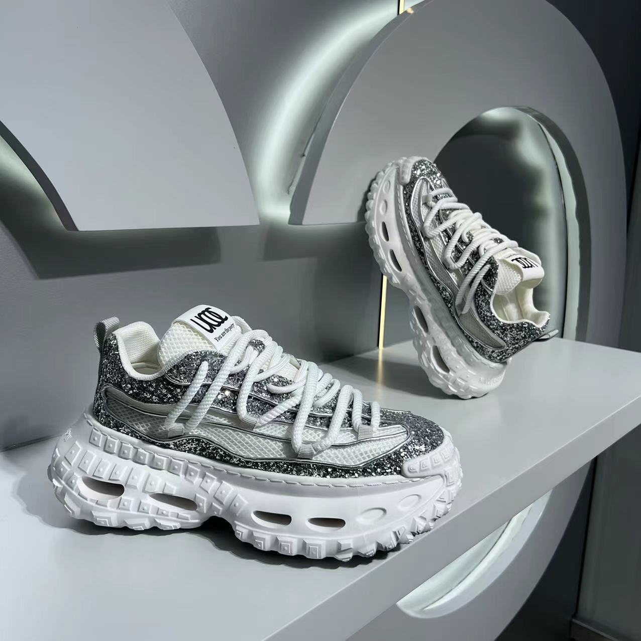 Ddmybear Shining Fashion Dad 2024 New Thick Sole Niche Versatile Casual Trend Height Increasing Sports Shoes Chinese Brand Shoes F914-179