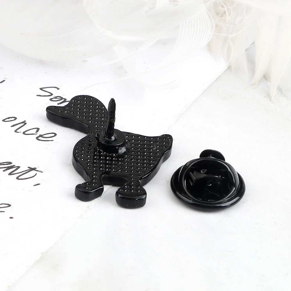 Funny White Goose Enamel Pins Cartoon Gooses With Knife Brooches Cute Personality Badge Backpack Clothes Lapel Pin Jewelry GiftsX240914