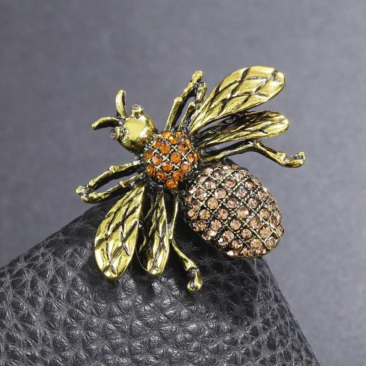 Vintage Exquisite Bee Rhinestone Brooches For Women Fashion Shiny Insect Brooch Pin Cute Badges Clothing Suit CorsageX240914