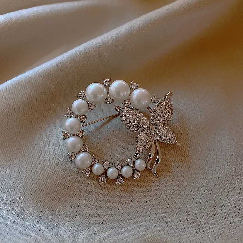 Wuli baby Pearl Round Buttterfly Brooches For Women 2-color Rhinestone Insect Circle Flower Party Office Brooch Pins GiftsX240914