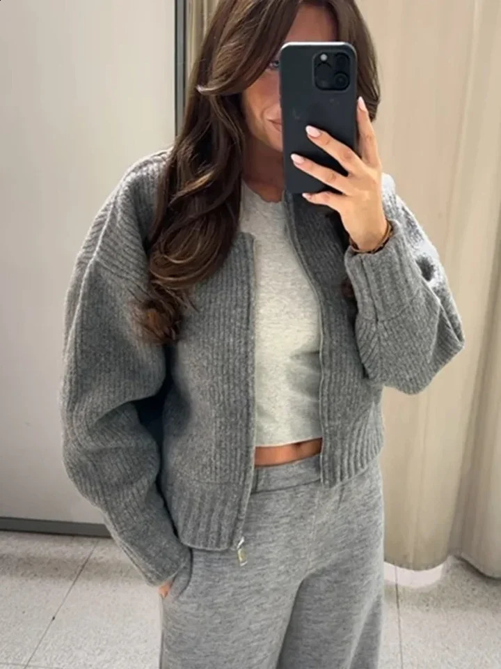 Cozy Knit Grey Zipper Cardigan Sweater Autumn Winter Long Sleeve Pleater Female Sweaters 2024 Elegant Casual Lady Outwear 240905