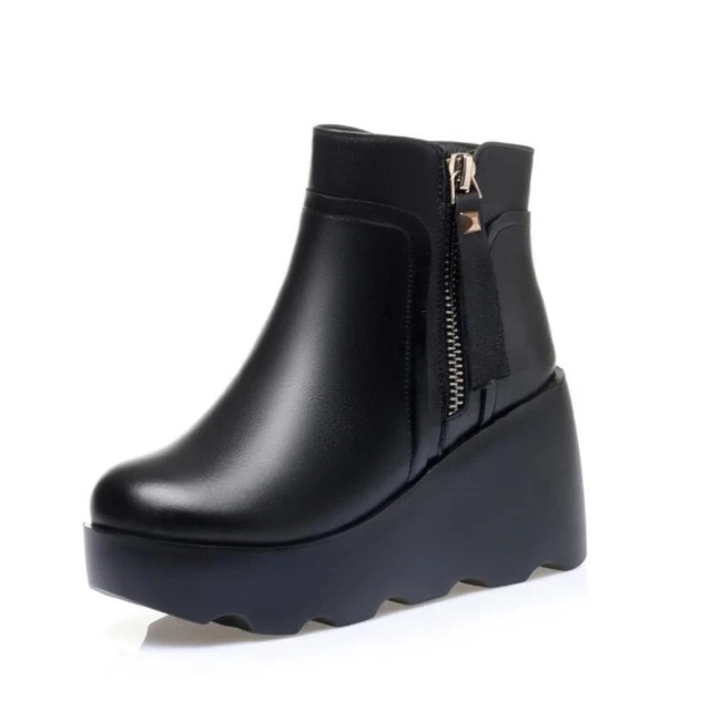 Fashion Thick Sole Platform Rivet Boots Women Height increasing Chelsea Ankle Boots Real Leather 9 cm Heels Runway Punk Boots