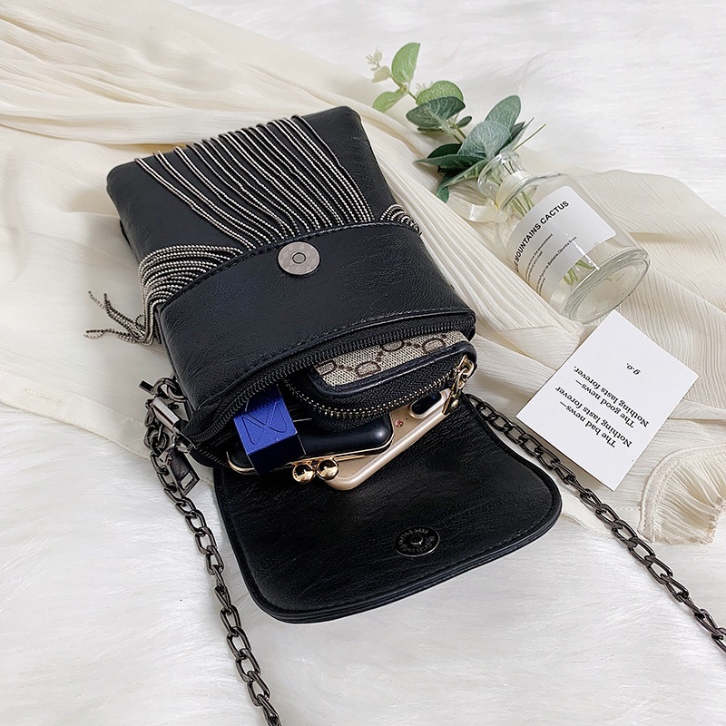 Chain tassel small bag for women autumn and winter Europe and the United States fashion riveted tassel bag pu crossbody shoulder bag mobile phone bag