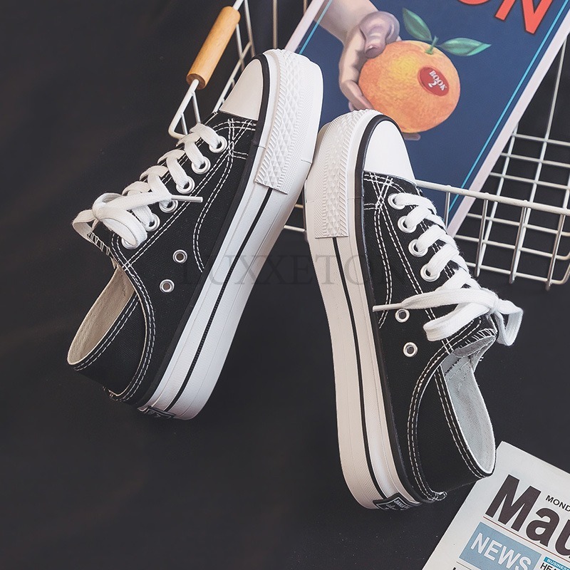 Thick Soled Round Toed Canvas Shoes with Low Cut and Shallow Mouth Two Pairs Worn and One Foot Pedaled with Small White Shoes
