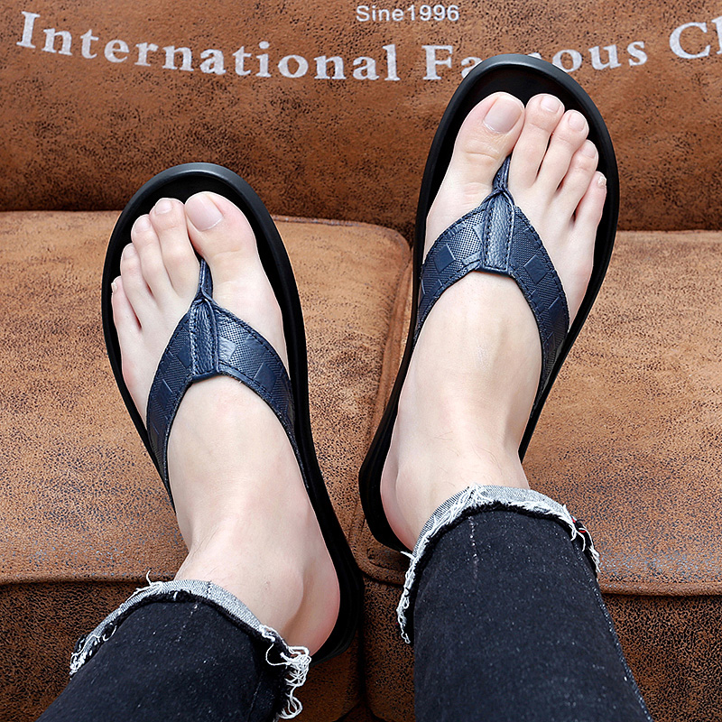 2024 New Men Leather Slippers Mens Flip Flops Slides Casual Outdoor Summer Italian Designer Classic Blue Beach Footwear Male