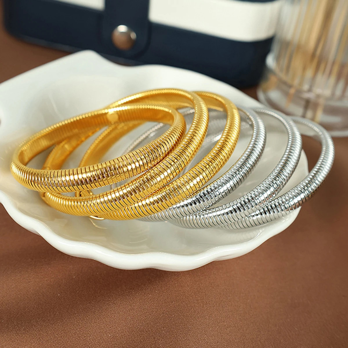 Waterproof Stainless Steel Retro Elasticity Thick Metal Polish Bracelet 18K Gold Plated Trend Fashion Unisex Jewelry Men Women 240914