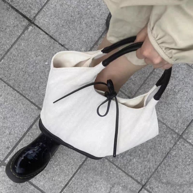 Korean niche canvas tote for women 2024 new commuting fashion handbag versatile single underarm shoulder bag