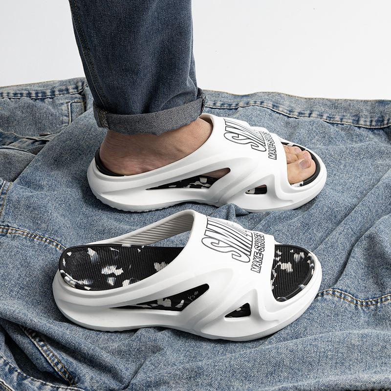 Fashion Men's Slippers Outdoor Indoor Sandals Beach Men Casual Shoes Thick Soft Sole Slides Men Flip-flops Men's Couple Slippers