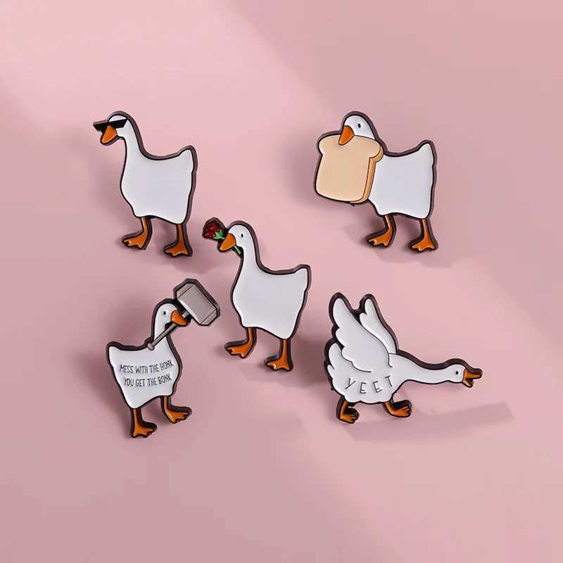 Custom Goose Game Enamel Pins Mess With The Honk You Get The Bonk Brooch Lapel Badges Bag Cartoon Animal Jewelry Gifts WholesaleX240914