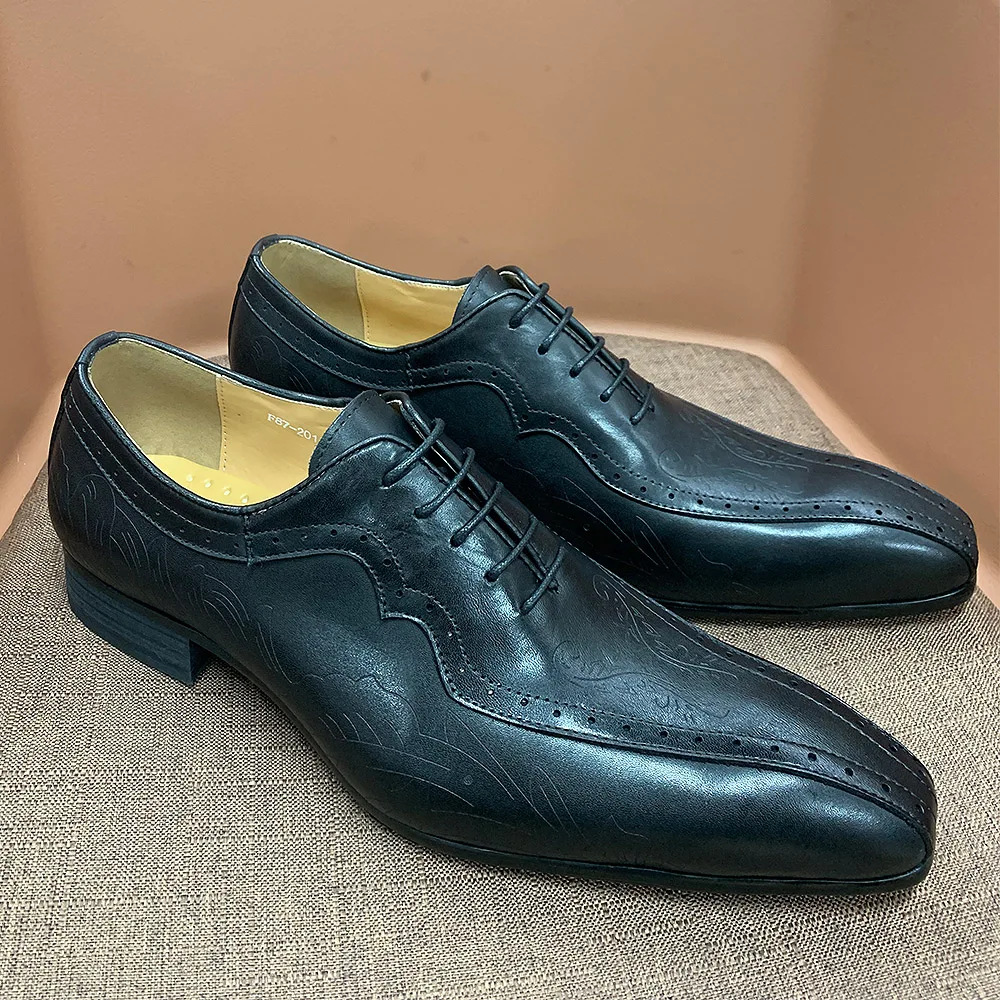 2024 Classic Handmade Men's Pointed Leather Shoes Luxurious Business Casual Formal Shoes Brown Fashionable Carved Oxford Shoes