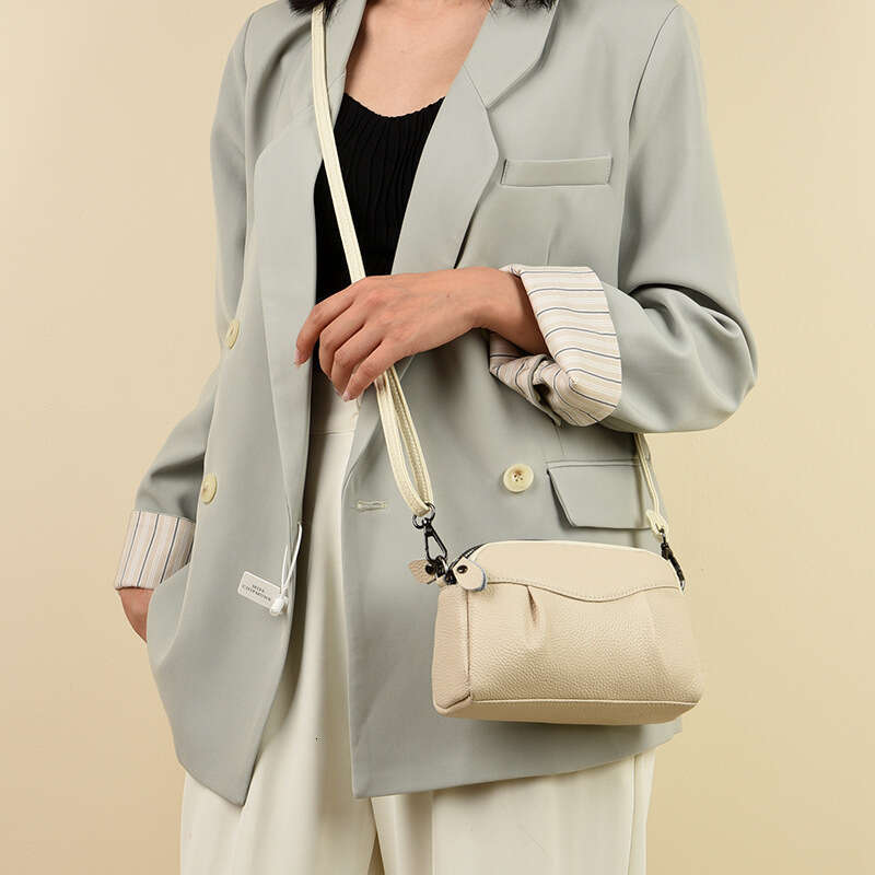 AMZZ 2024 New Trendy and Fashionable Women's Made of Genuine with Head Layer Leather Single Shoulder Crossbody Bag Design