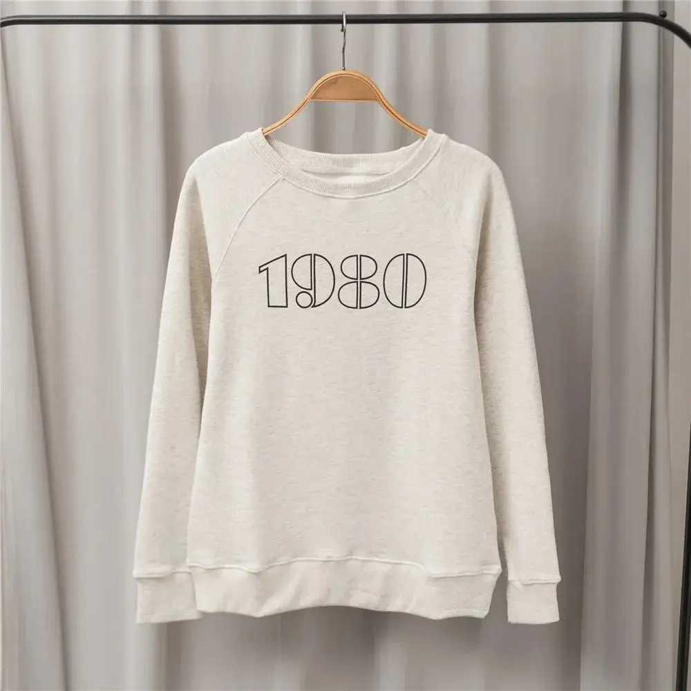Womens French O-neck sweatshirt for autumn and winter womens long sleeved loose heart-shaped printed top 2024 new item W240914