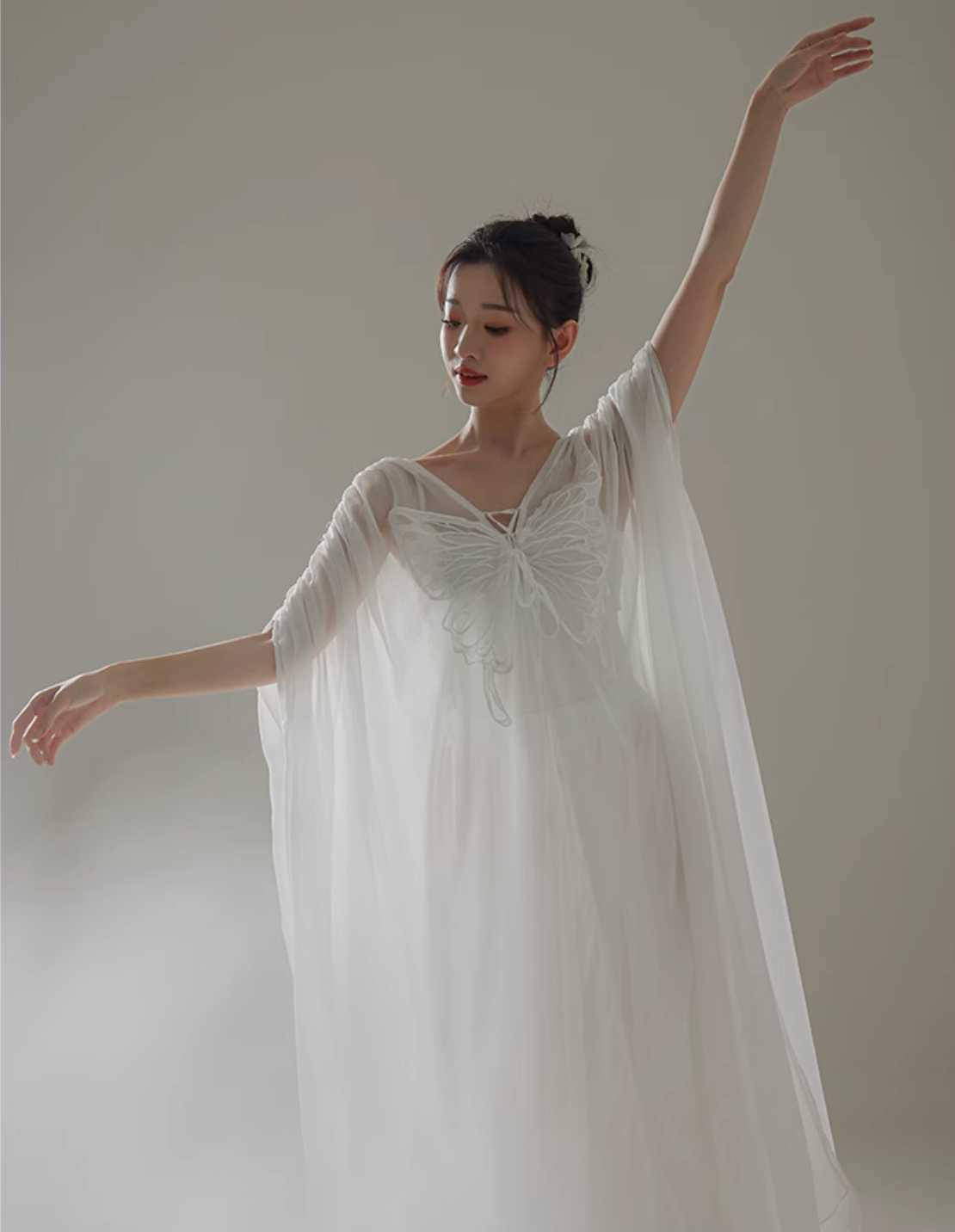 Leaf Dance Hanfu Costume with Flowing Petal Sleeves, Ethereal Sheer Top, and Pants Skirt for Classical Chinese Dance and Performance.