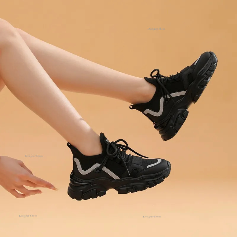 Top Women's High Thick Sole Dad 2024 New Spring And Autumn Show Feet Small Plush Sports Black Shoes