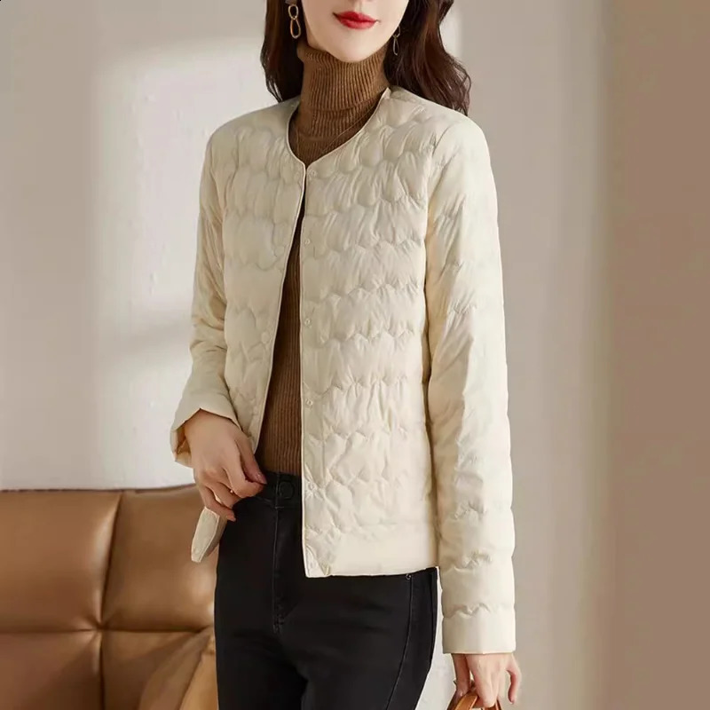 Ultra light down jacket round neck suitable for women short thin ultra-thin fashionable trendy autumn winter 240913