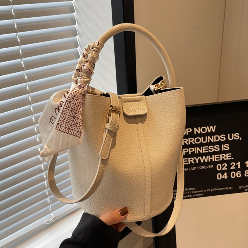 High Quality Handheld Small for Women 2024 New Fashion Soft Leather Bucket Versatile Casual One Shoulder Crossbody Bag