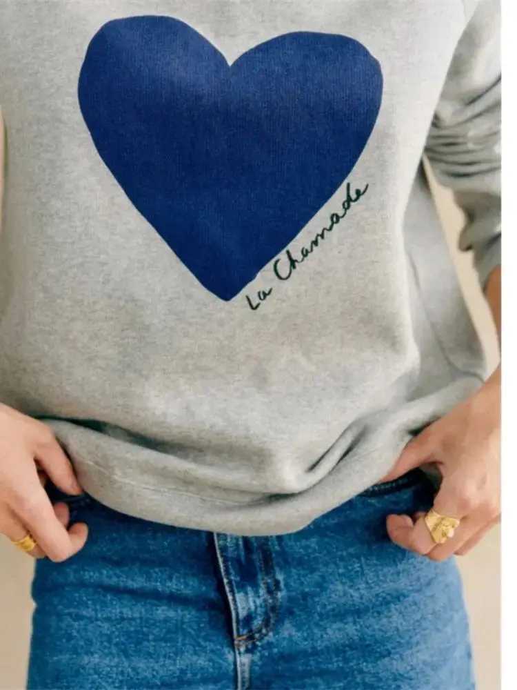 Womens French O-neck sweatshirt for autumn and winter womens long sleeved loose heart-shaped printed top 2024 new item W240914