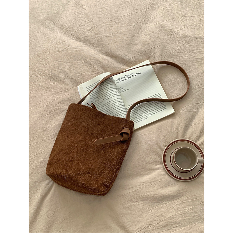 Anti velvet frosted cowhide bucket 2024 new item mother and child genuine leather high-end single shoulder armpit bag