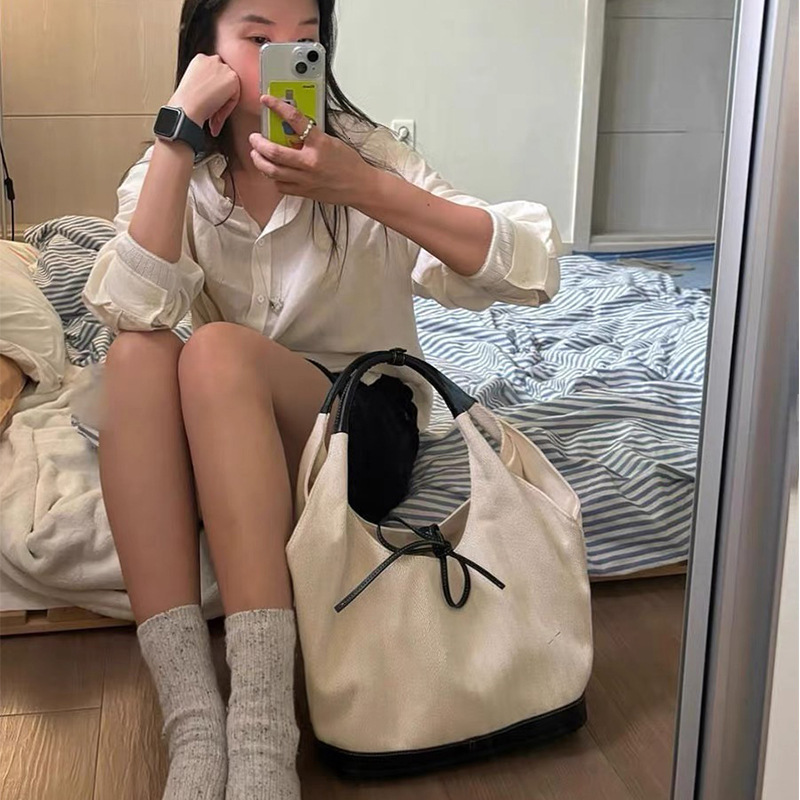 Korean version niche canvas tote for women 2024 new commuting fashion handbag versatile single armpit shoulder bag