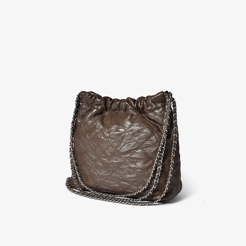 Bag 2024 summer new genuine women's niche high-end feeling first layer cowhide diamond grid chain soft leather bucket bag