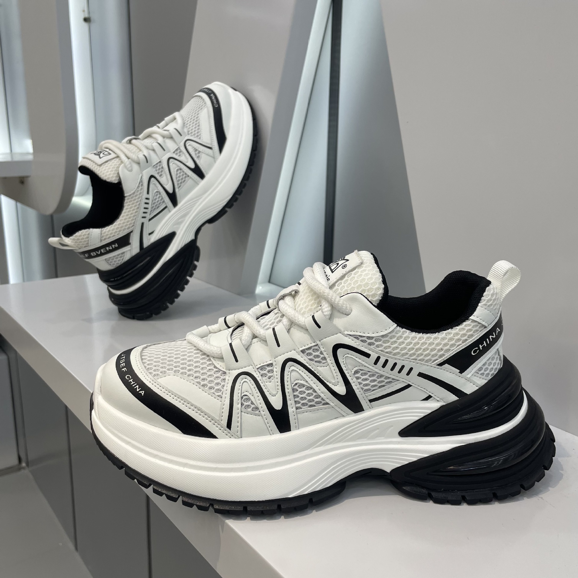Ddmybear New Autumn Men's Running Mesh Breathable Sports Shoes, Soft Sole Shock-Absorbing Silver Trendy Casual Shoes For Men Chinese Brand Shoes 
