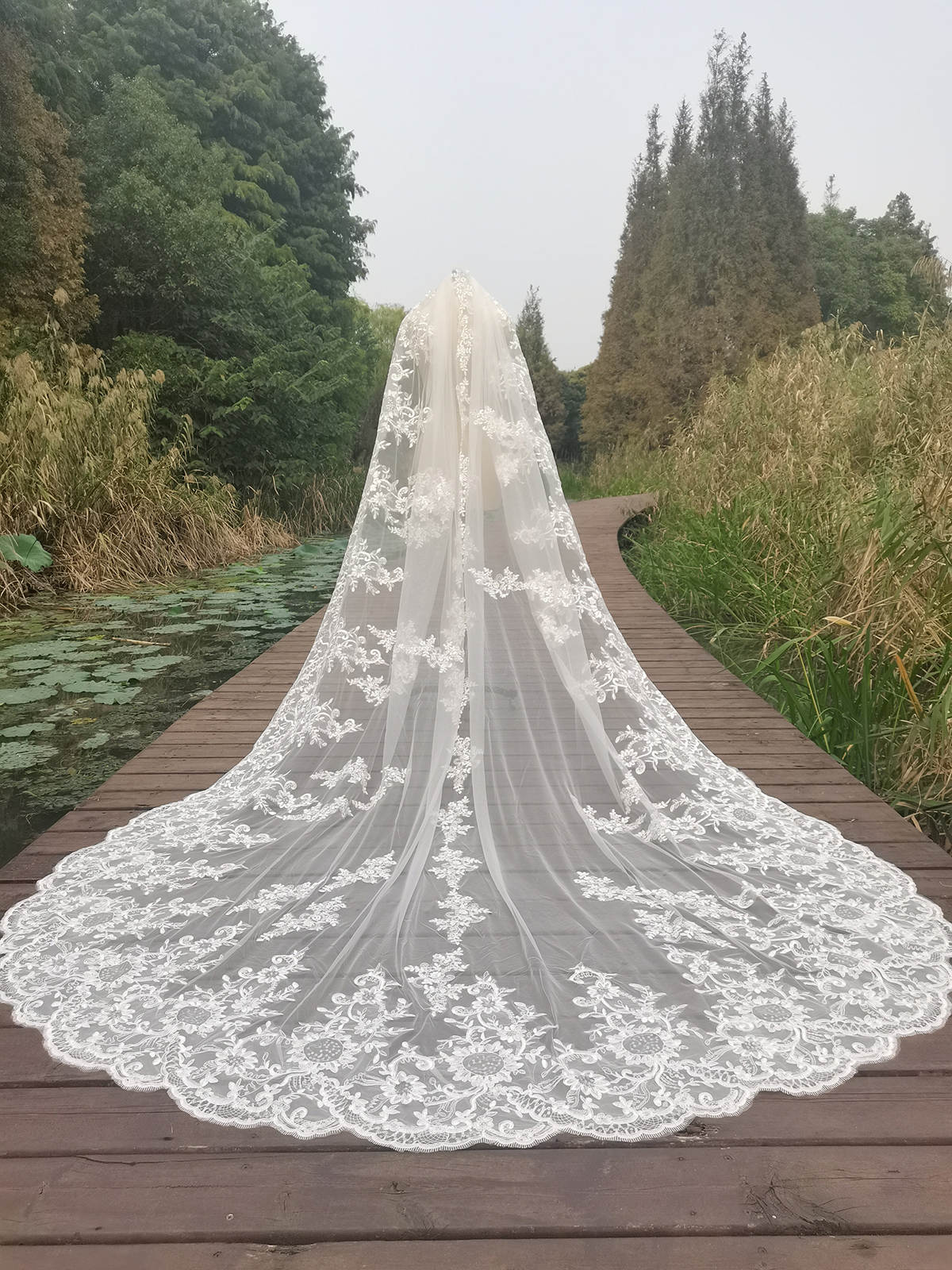 Gorgeous Wedding Veil Appliques One Layer Long Cathedral Length Bridal Veils Applique Edge Wedding Accessories Custom Made