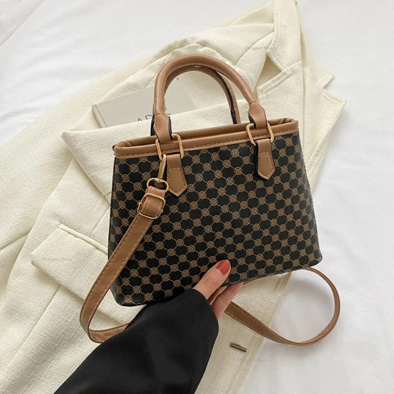New Women 2024 Light Luxury Handbag Shoulder Bag Crossbody Bag Classic Printing Casual Style Minimalist Style Commute Great For Gifts Fashion Trendy F