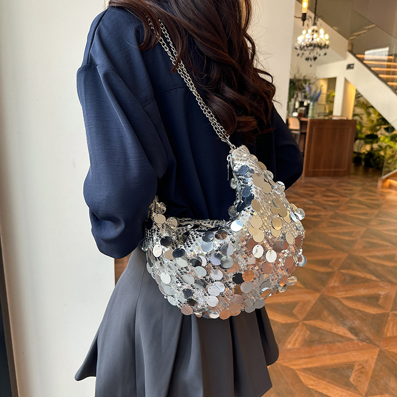 Sequin for women in spring 2024, fashionable and minimalist chain crossbody new moon bag, casual dumpling bag