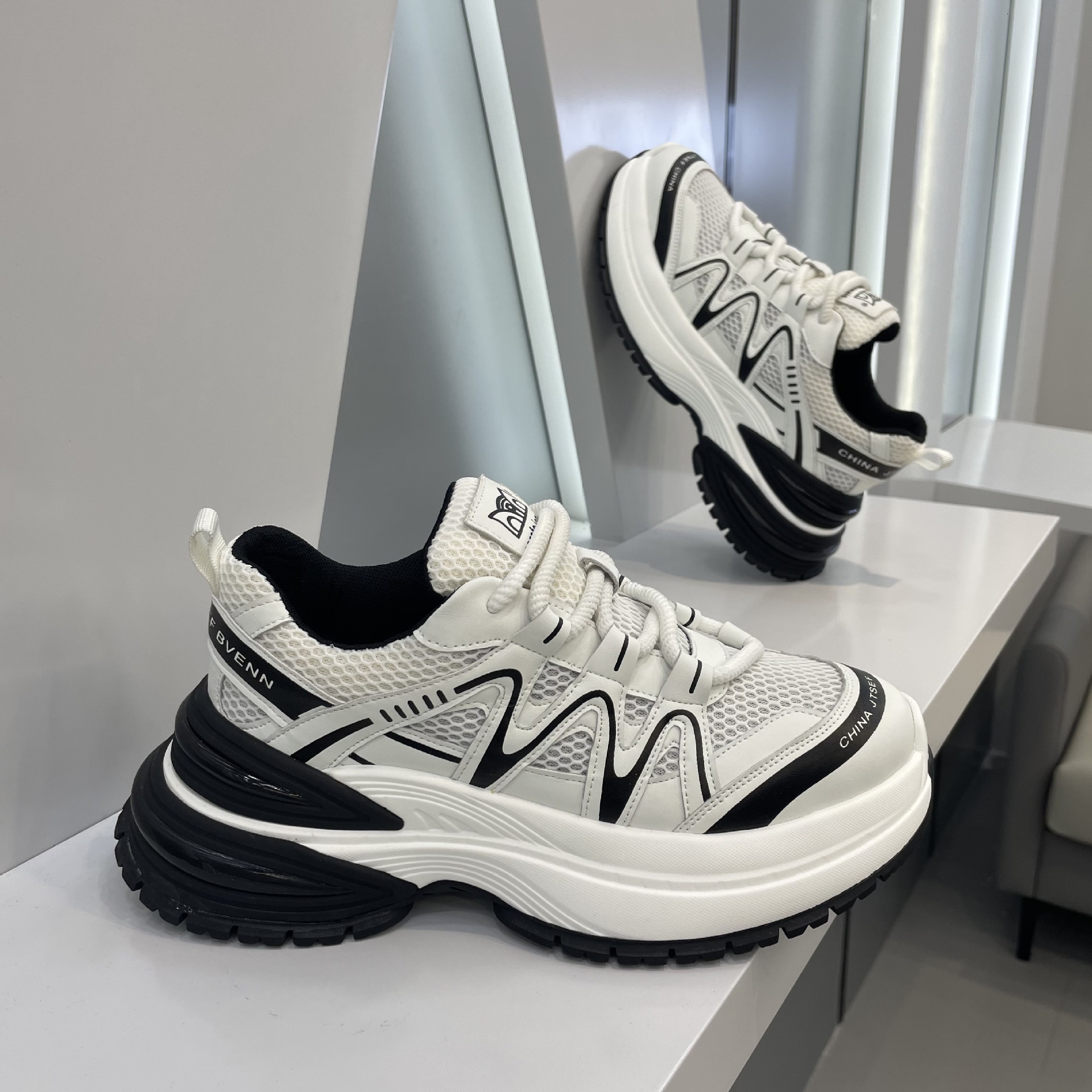 Ddmybear New Autumn Men's Running Mesh Breathable Sports Shoes, Soft Sole Shock-Absorbing Silver Trendy Casual Shoes For Men Chinese Brand Shoes 