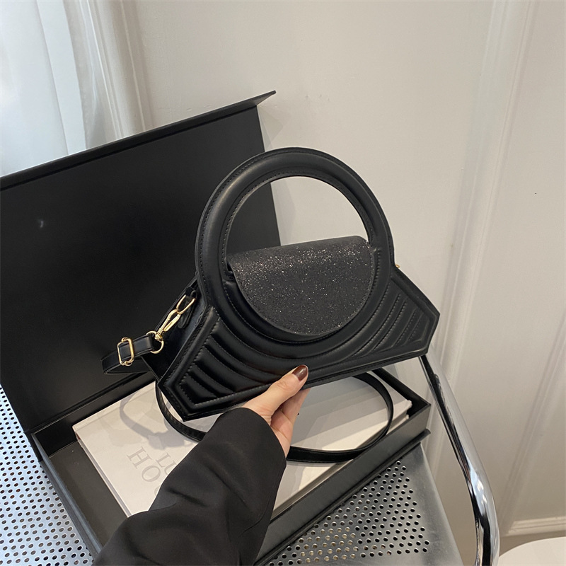 Small with niche design 2024 new spring/summer versatile high-end single shoulder bag popular crossbody handbag for women