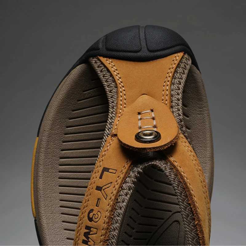 Genuine Cow Leather Shoes Men Sandals Flip Flops Mens Casual Shoes Classic Massage Men Beach Slippers Anti-slip Summer New M240914