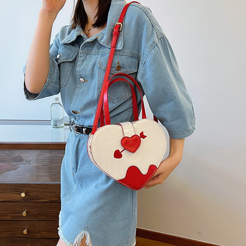2024 New Fashion Classic Logo Heart Crocodile Pattern Handbag Shoulder Bag Trend