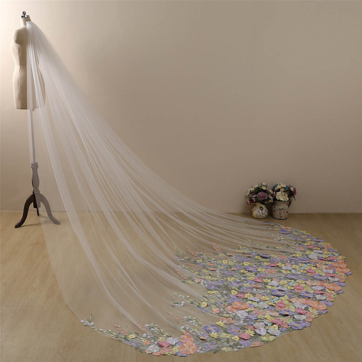 Colorful Wedding Veil Appliques One Layer Long Cathedral Length Veils Applique Edge With Comb Custom Made High Quality