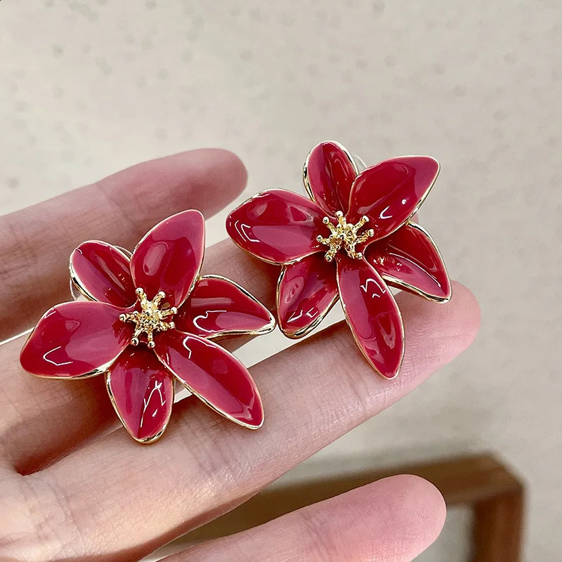 Metal Flower Drops Oil Earrings European American Style Personality Fashion Stud Ms Girl Travel Wedding Accessories 240906