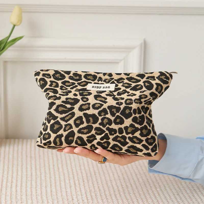Fashion Leopard Print Womens Makeup Bag Large-capacity Cosmetics Skin Care Product Storage Bag Toiletry Bag Portable Liner Bag Z240914