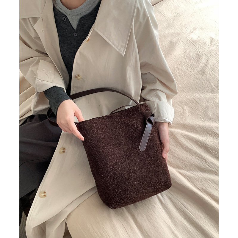 Anti velvet frosted cowhide bucket 2024 new item mother and child genuine leather high-end single shoulder armpit bag