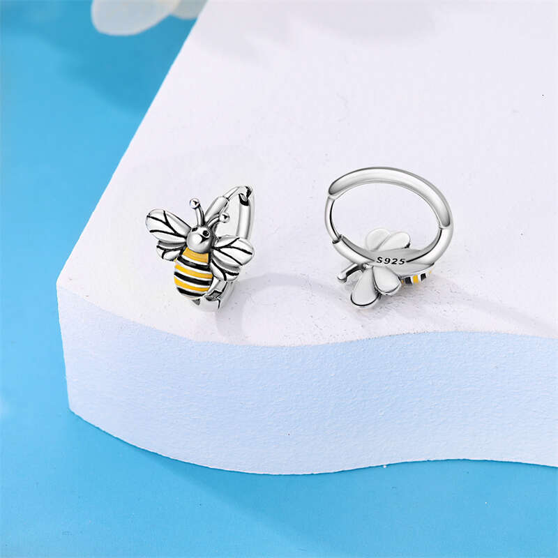 2024 Spring Hoop For Women 925 Sterling Silver Ladybugs Bees Butterfly Dragonflies Insect Earrings Fine Jewelry