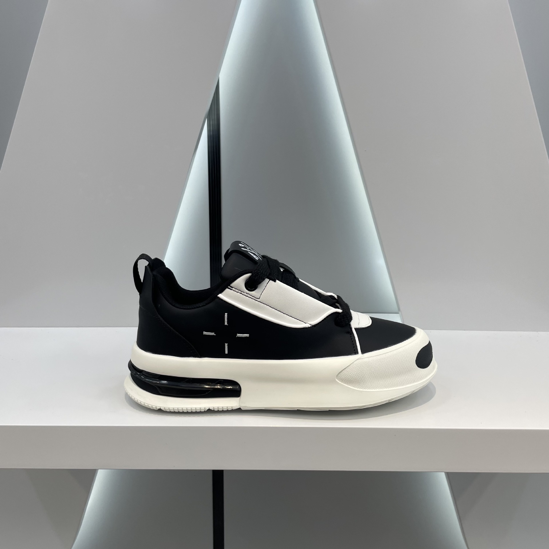 Ddmybear Board Autumn 2024 New Leather Breathable White Thick Sole Height Increasing Casual Trend Men's Shoes Chinese Brand Shoes F915-179