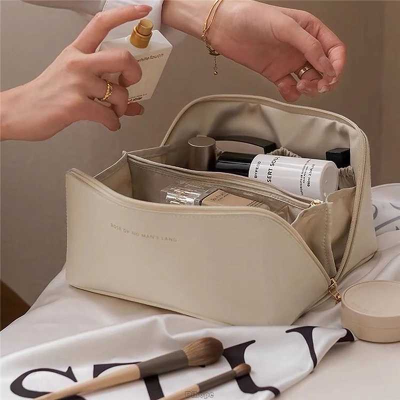 Large-Capacity Travel Cosmetic Bag Portable Leather Makeup Pouch Women Waterproof Bathroom Washbag Multifunction Toiletry Kit Z240914 - view 3