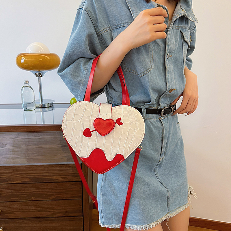 2024 New Fashion Classic Logo Heart Crocodile Pattern Handbag Shoulder Bag Trend