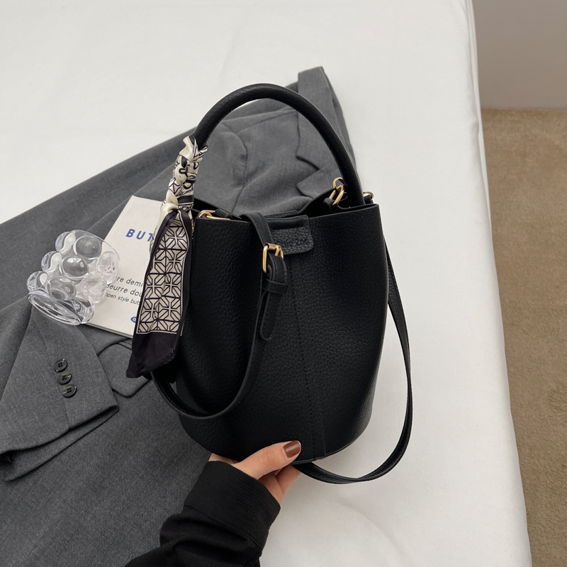 High Quality Handheld Small for Women 2024 New Fashion Soft Leather Bucket Versatile Casual One Shoulder Crossbody Bag