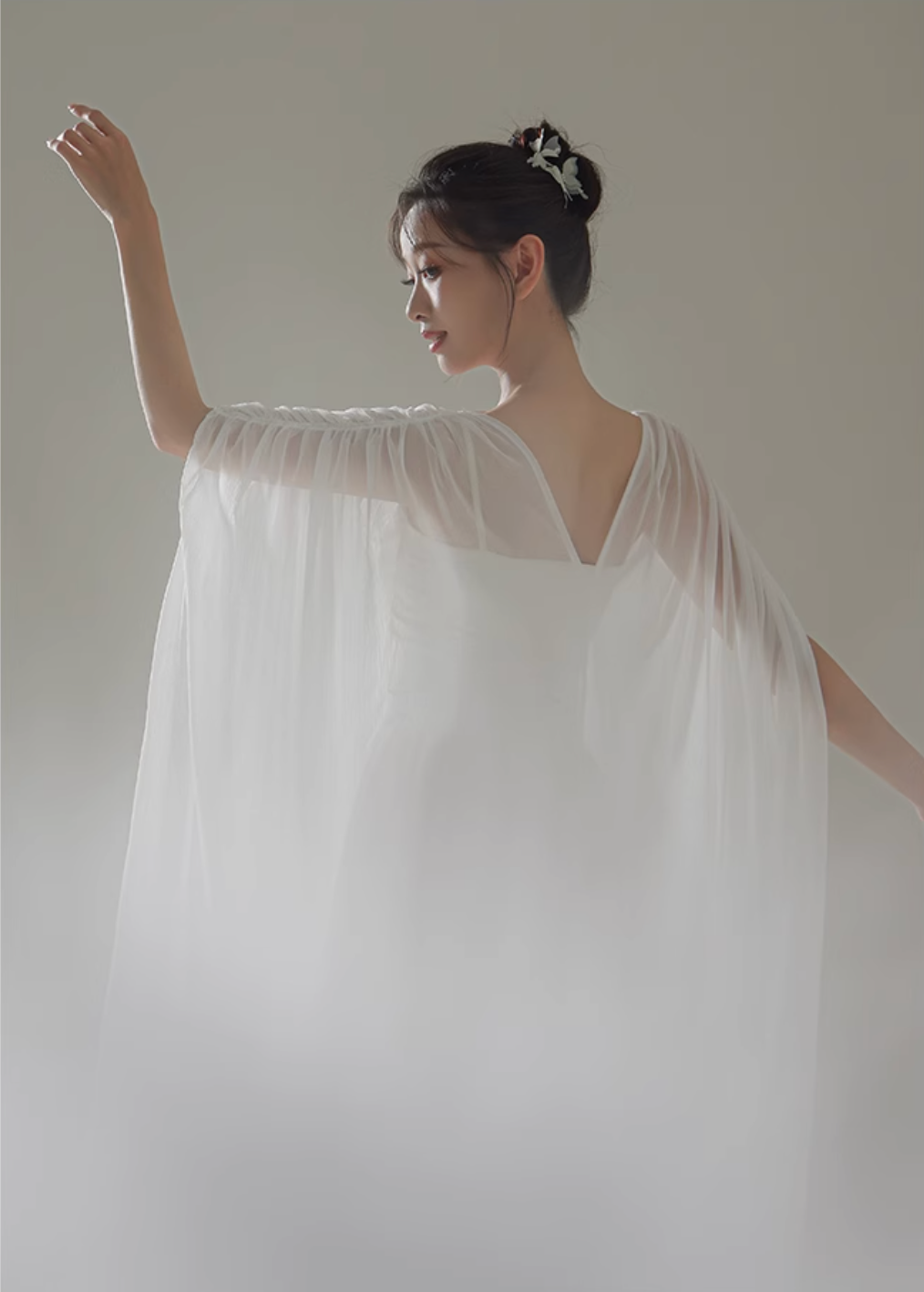 Leaf Dance Hanfu Costume with Flowing Petal Sleeves, Ethereal Sheer Top, and Pants Skirt for Classical Chinese Dance and Performance.