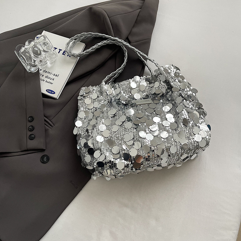 Personalized sequined underarm for women 2024 new fashionable handbag with large capacity commuting chain shoulder bag