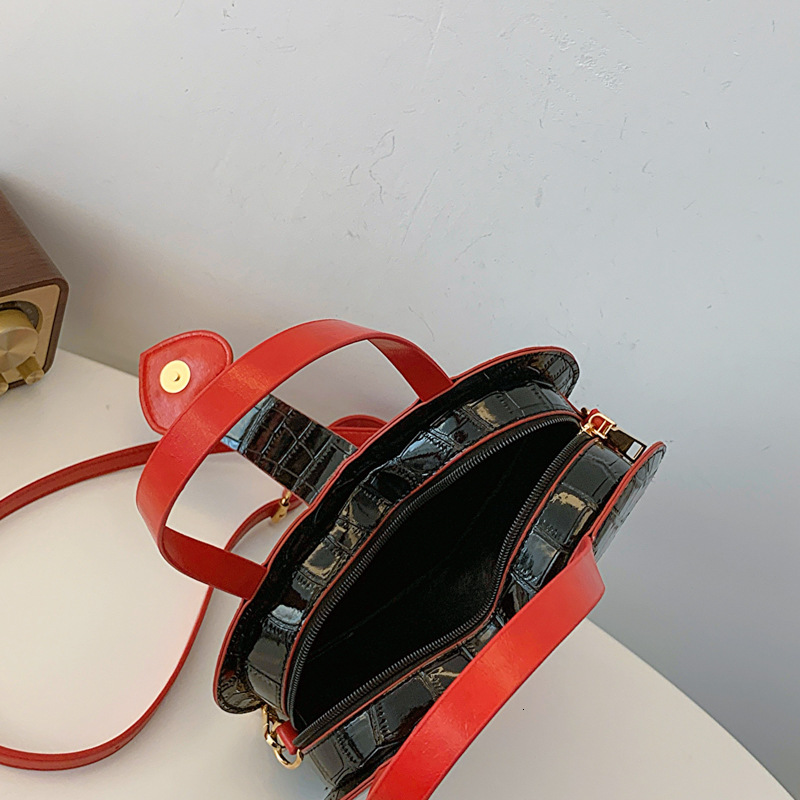 2024 New Fashion Classic Logo Heart Crocodile Pattern Handbag Shoulder Bag Trend